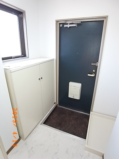 グランディール宝津の玄関