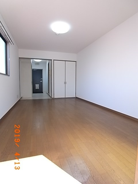 グランディール宝津の居間・リビング