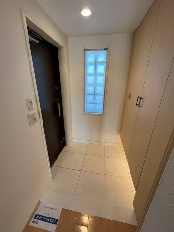 グリーンラグーナ甲子園A棟の玄関