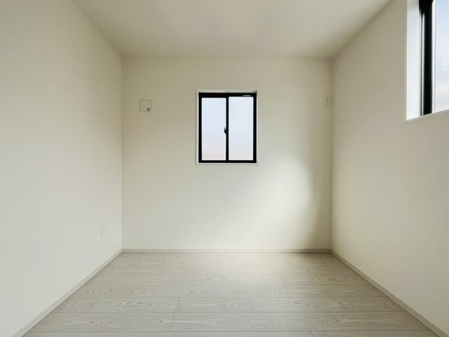 東海市富木島町伏見三丁目15番18『仲介手数料無料』新築戸建ての洋室