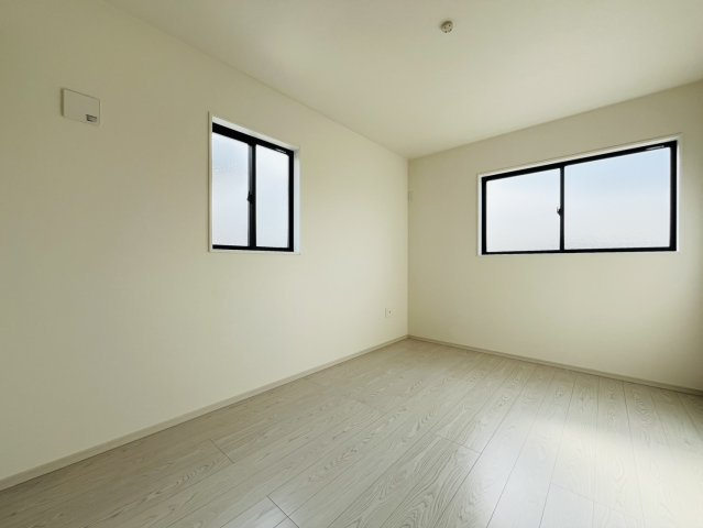 東海市富木島町伏見三丁目15番18『仲介手数料無料』新築戸建ての洋室