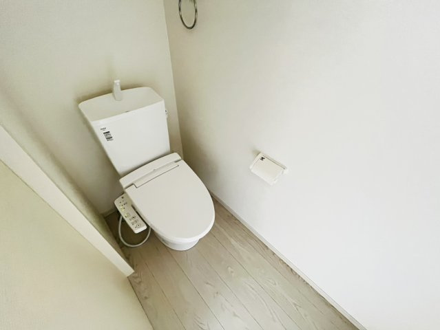 東海市富木島町伏見三丁目15番18『仲介手数料無料』新築戸建てのトイレ
