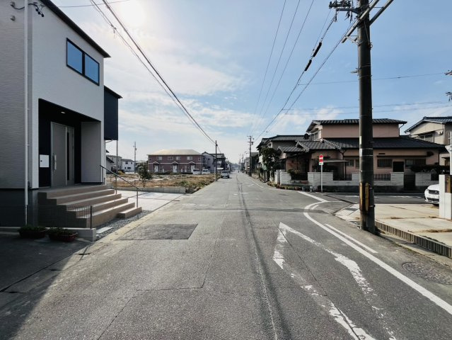 東海市富木島町伏見三丁目15番18『仲介手数料無料』新築戸建ての前面道路含む現地写真