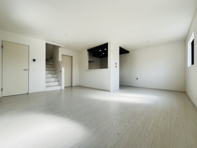 東海市富木島町伏見三丁目15番18『仲介手数料無料』新築戸建ての居間・リビング
