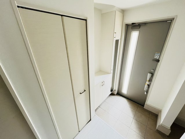 東海市富木島町伏見三丁目15番18『仲介手数料無料』新築戸建ての玄関