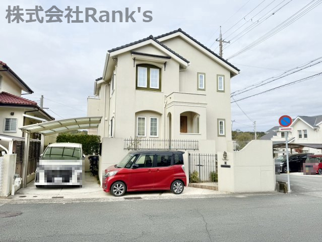 神戸市垂水区つつじが丘5丁目の外観|三井ホーム施工の注文住宅♪広いお庭付き♪
角地なので、陽当たり・風通し良好です♪
駐車２台可能♪（車種による）