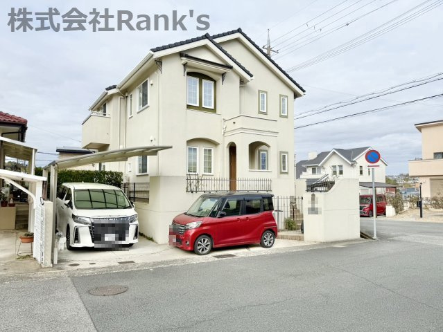 神戸市垂水区つつじが丘5丁目の外観|三井ホーム施工の注文住宅♪広いお庭付き♪
角地なので、陽当たり・風通し良好です♪
駐車２台可能♪（車種による）