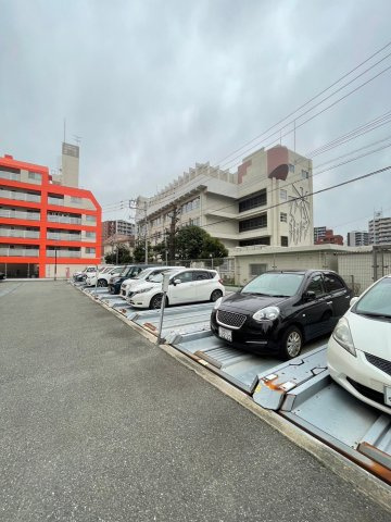 リフェスタ渡辺通の駐車場