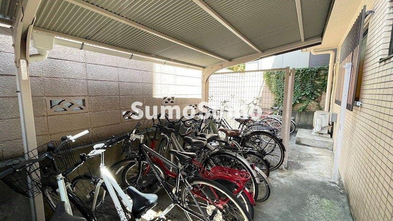 リフィオ都立大学の駐車場
