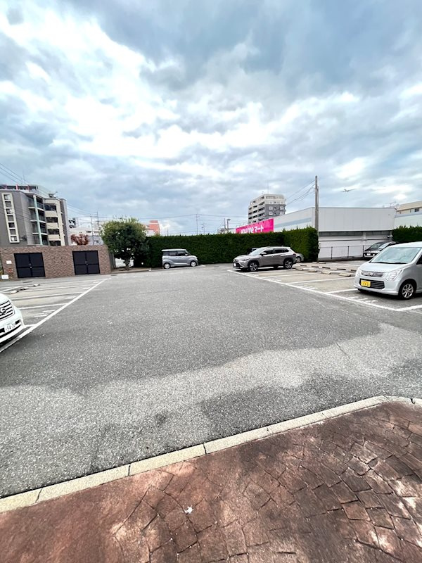 リバーランド箱崎Ⅱの駐車場