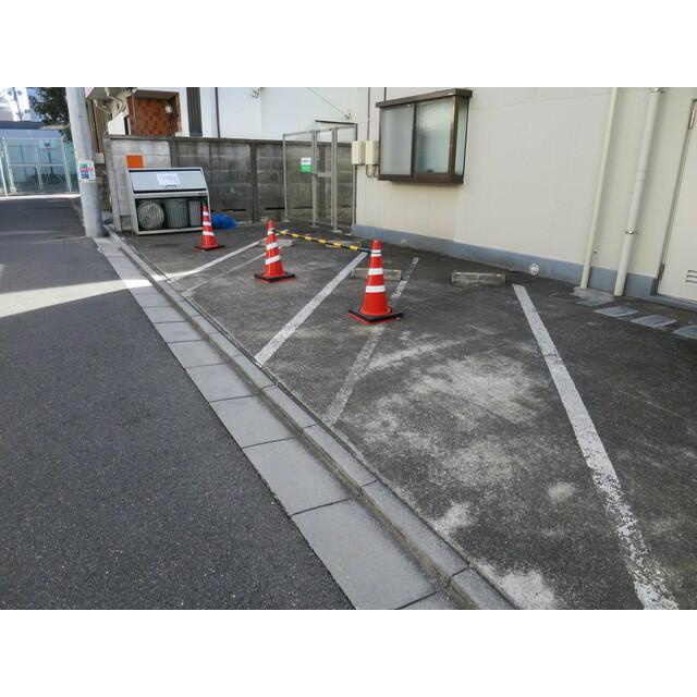 リトル上原の駐車場| 