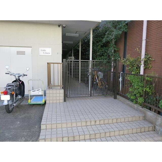 リトル上原のエントランス| 