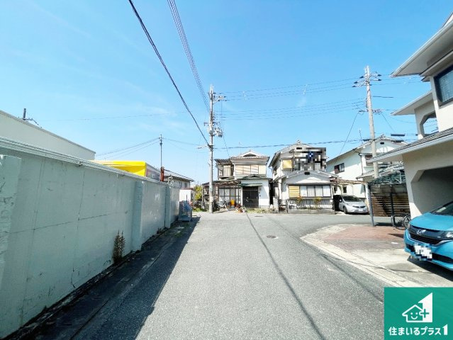 亀岡市下矢田町　第1期　新築一戸建ての前面道路含む現地写真|周辺は落ち着いた街並みの住宅地！子育てがしやすい住環境です！まだ未完成ですが、現地でしかわからない事もございます。是非一度ご覧ください。