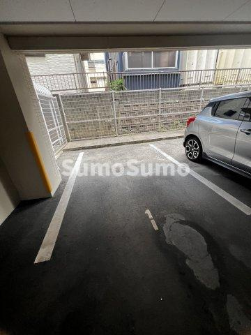 リアン西新の駐車場