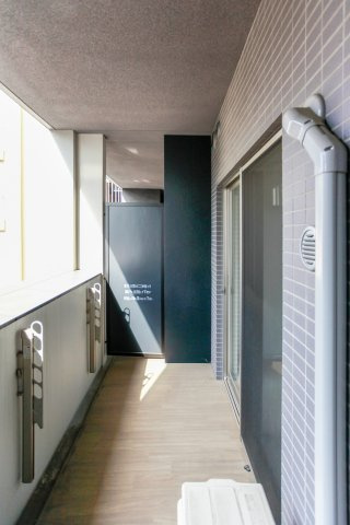 アルファシオ　ミラーニ　11階のバルコニー|別号室のものになります。現状優先。