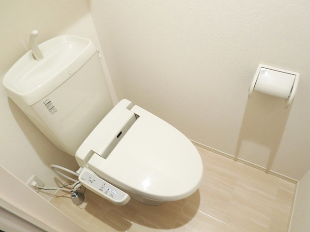 Ｅ．Ｉ．レジデンスＡのトイレ|温水洗浄暖房便座☆