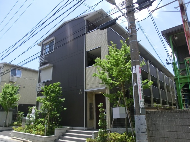 Ｅ．Ｉ．レジデンスＡの外観|建物玄関側からの外観です。