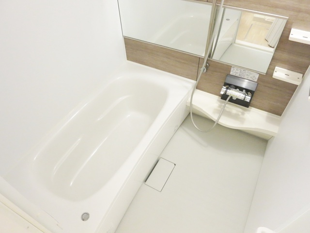 Ｅ．Ｉ．レジデンスＡの浴室|綺麗なお風呂です