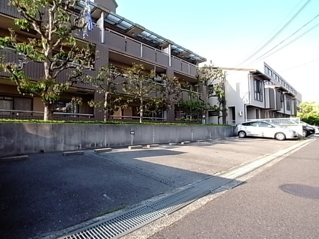 西宮市瓦林町の賃貸マンションの外観