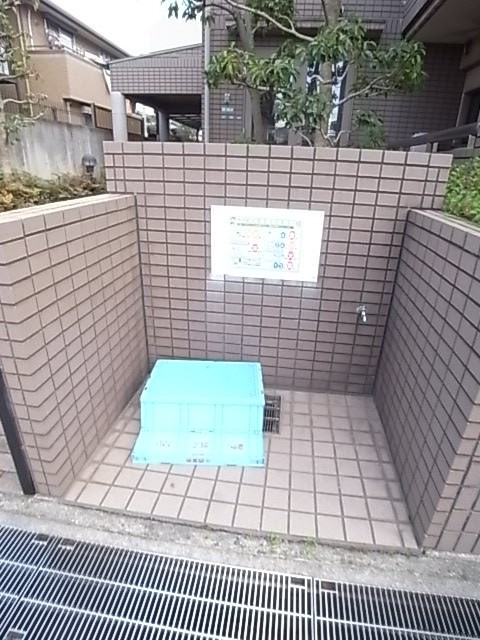 西宮市瓦林町の賃貸マンションの外観