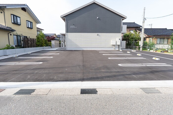 コーネル久方Ⅱの駐車場