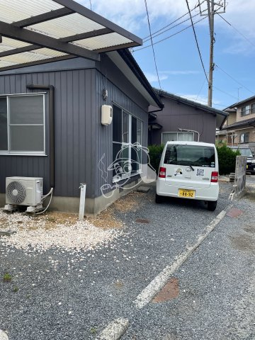 野中５丁目貸家①の駐車場
