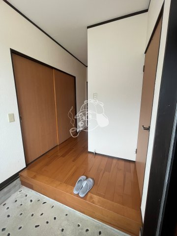 野中５丁目貸家①の玄関|シンプルな玄関です