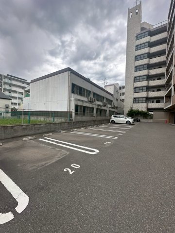 ルミエール箱崎駅前の駐車場