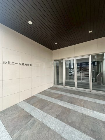 ルミエール箱崎駅前のエントランス