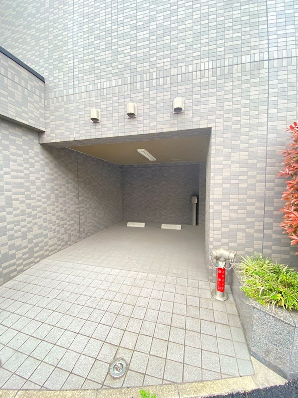 ルーブル学芸大学七番館の駐車場