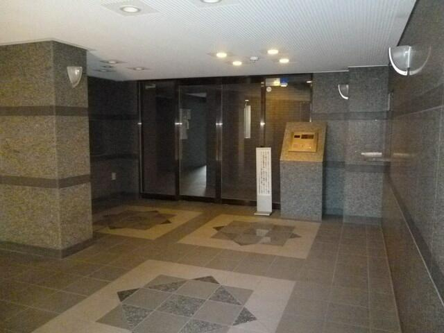 ルーブル学芸大学弐番館のロビー
