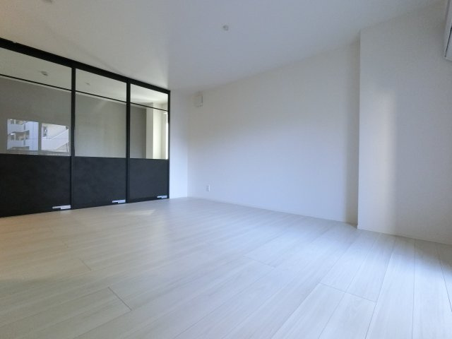 GRAND MAISON NISHICHIBAの居間・リビング