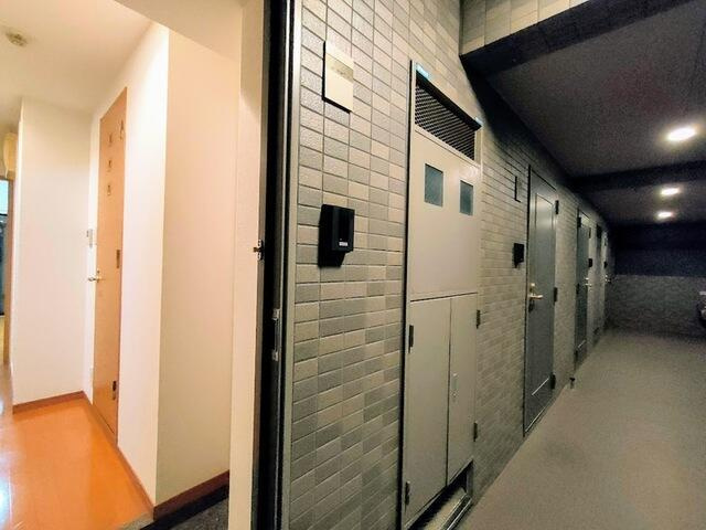 ルーブル下北沢弐番館のその他共用部分|玄関から外廊下に 