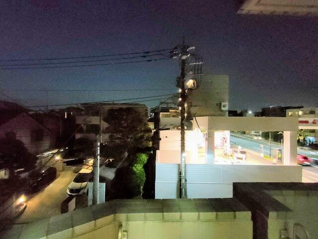 ルーブル下北沢弐番館のロビー|北方向。東方向に環七通り 