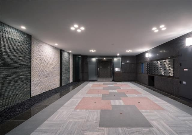 ルーブル三軒茶屋伍番館のロビー