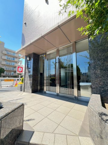 ルーブル都立大学Ⅱのエントランス