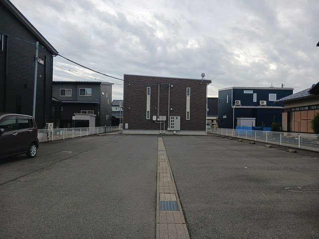 エリクシ－ル　６８の駐車場