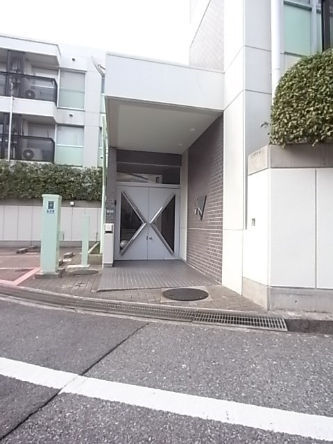 ホワイエ甲子園の外観