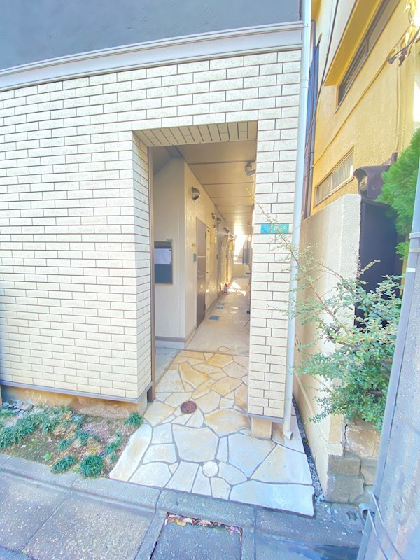 リリックコートWisteriaのエントランス