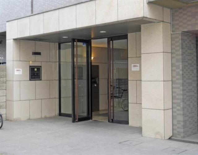 ルーブル学芸大学六番館のエントランス