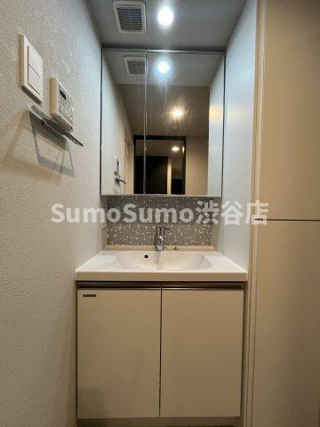 ルネサンスコート目黒南の洗面所|コンパクトで使いやすい洗面所