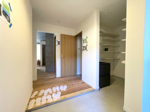 布橋シェアハウスの玄関