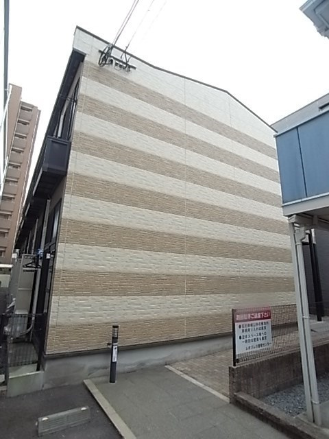 レオパレススプルース鳴尾の外観