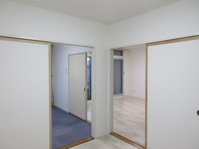 レジデンス西岡の洋室