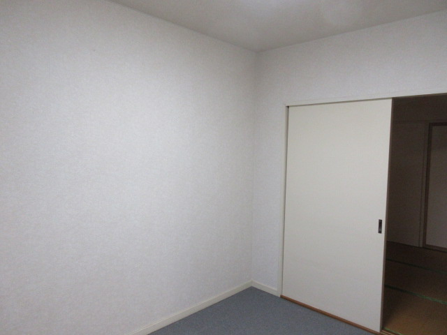 レジデンス西岡の洋室
