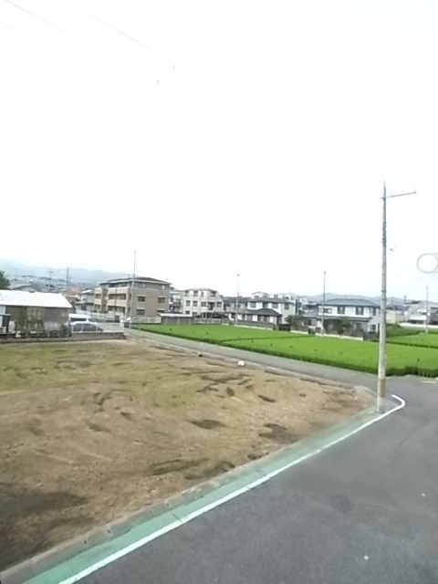 西宮市段上町１丁目のアパートの駐車場