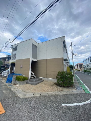 西宮市段上町１丁目のアパートの外観