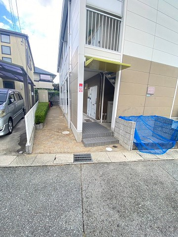 西宮市段上町１丁目のアパートの外観
