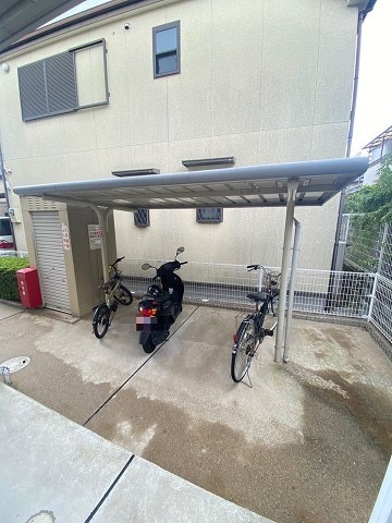西宮市段上町１丁目のアパートの外観