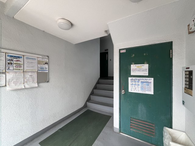 公園南ハイツ司のエントランス